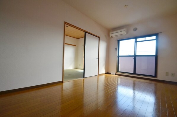 フローレスタカーサの物件内観写真